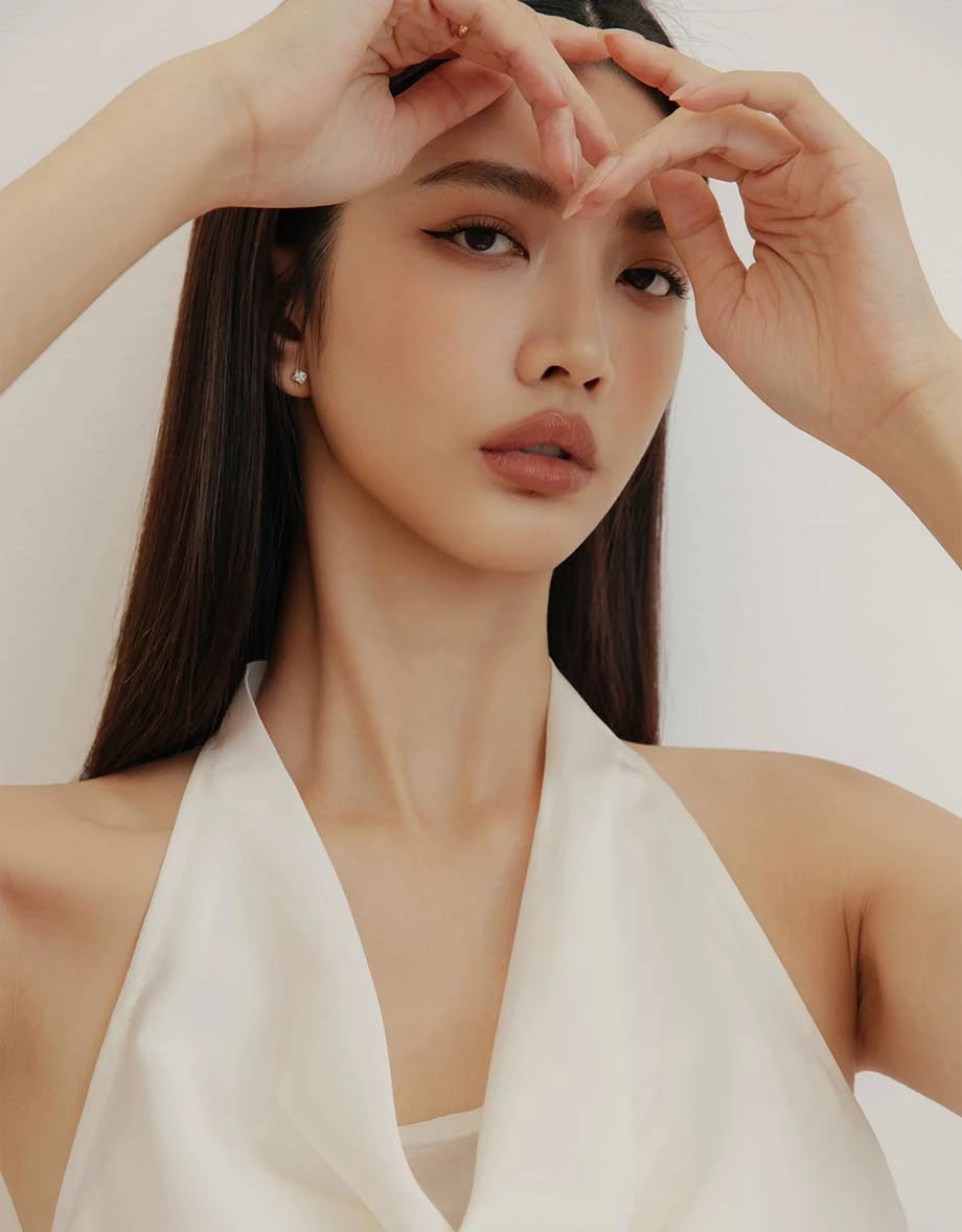 【IHUA Deisgn】Cowl Neck Halter Cross Back Padded Satin Cami Top and Matching Mini Short Set Wear 【IHUA Deisgn】Cowl Neck Halter Cross Back Padded Satin Cami Top and Matching Mini Short Set Wear