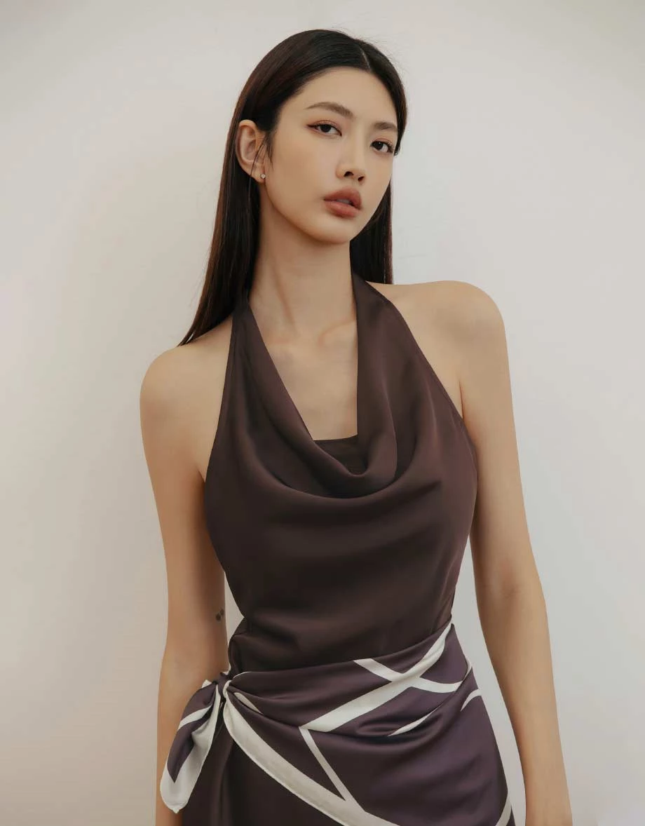 【IHUA Deisgn】Cowl Neck Halter Cross Back Padded Satin Cami Top and Matching Mini Short Set Wear 【IHUA Deisgn】Cowl Neck Halter Cross Back Padded Satin Cami Top and Matching Mini Short Set Wear