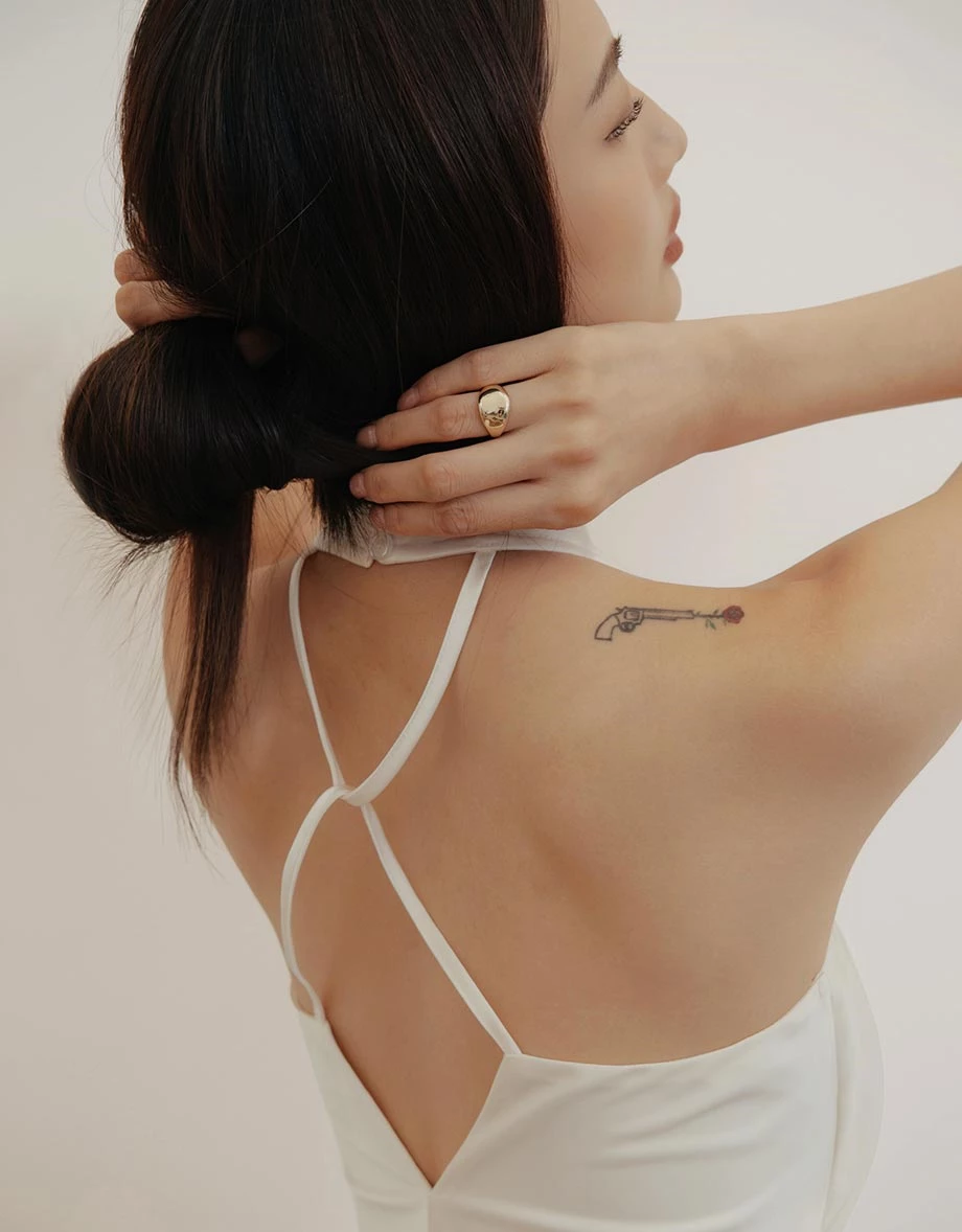 【IHUA Deisgn】Cowl Neck Halter Cross Back Padded Satin Cami Top and Matching Mini Short Set Wear 【IHUA Deisgn】Cowl Neck Halter Cross Back Padded Satin Cami Top and Matching Mini Short Set Wear