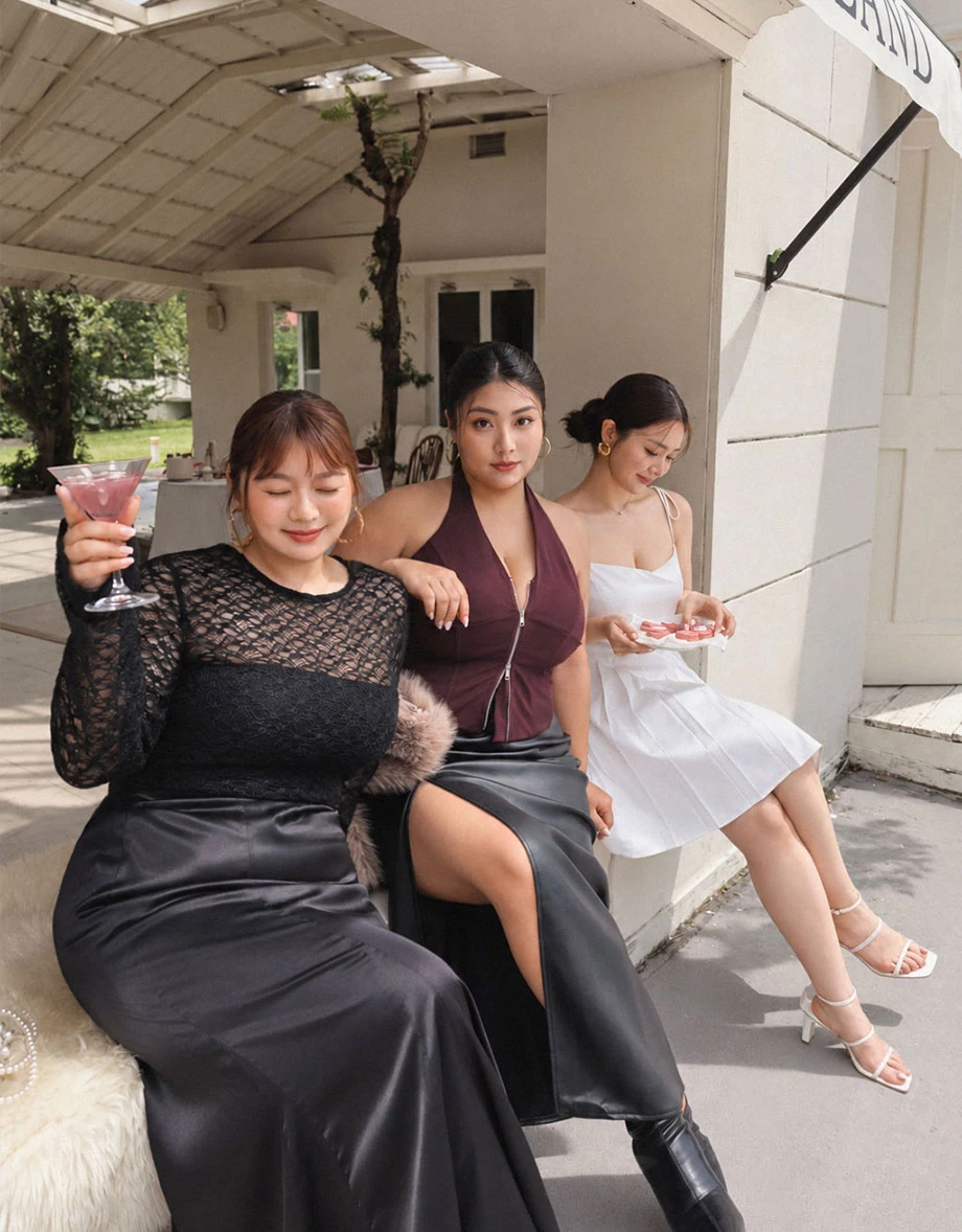 V領繞頸削肩雙頭拉鍊短版背心(附胸墊)