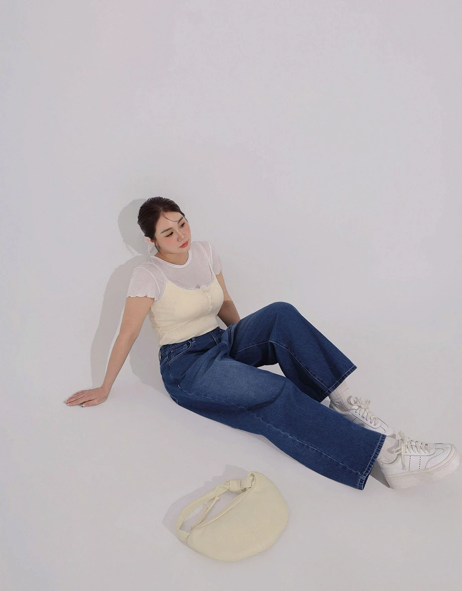 High Waist Wide Leg Jeans Denim Pants with Embroidered Logo Back Pocket High Waist Wide Leg Jeans Denim Pants with Embroidered Logo Back Pocket