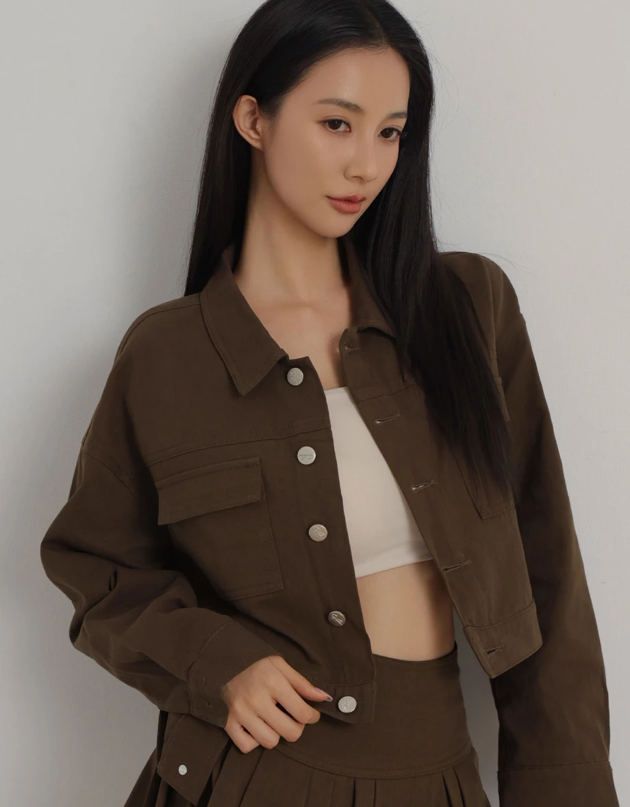 翻領金屬排扣雙口袋長袖短版外套