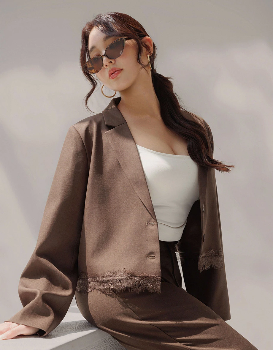 Collar Lapel Lace Hem Crop Long Sleeve Tailored Blazer (with Shoulder Pads)