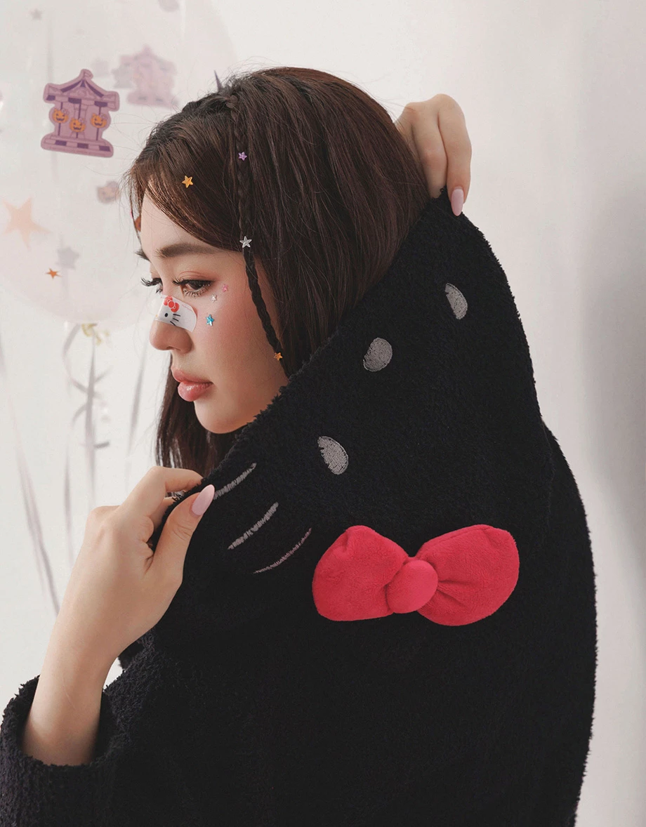 【Hello Kitty】立體蝴蝶結刺繡造型連帽長袖拉鍊針織外套 【Hello Kitty】立體蝴蝶結刺繡造型連帽長袖拉鍊針織外套