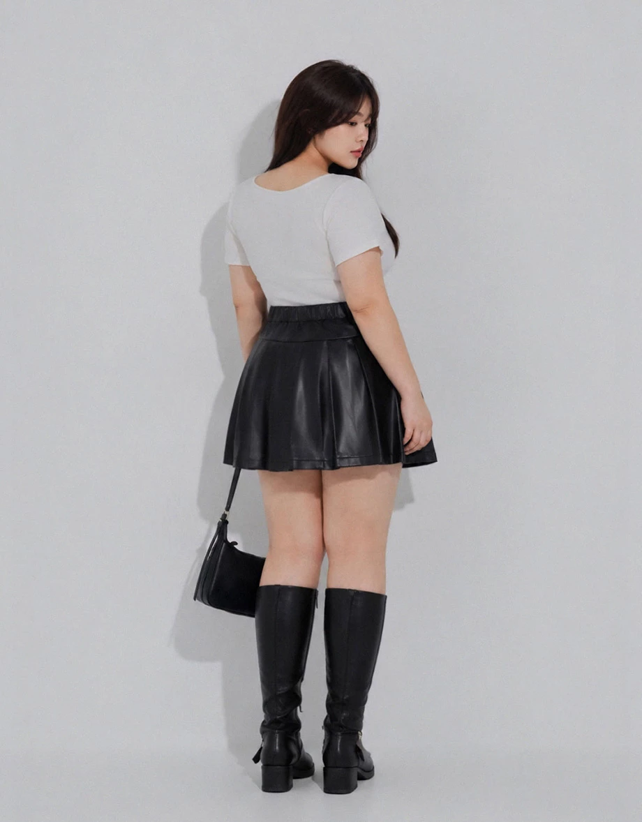 Wide Waistband Pleated Hem Mini Skort (Faux Leather / Faux Suede) Wide Waistband Pleated Hem Mini Skort (Faux Leather / Faux Suede)