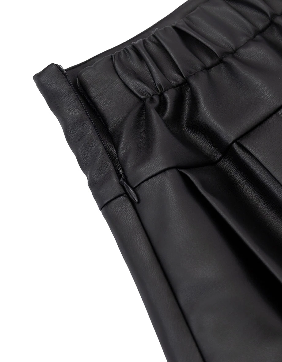 Wide Waistband Pleated Hem Mini Skort (Faux Leather / Faux Suede) Wide Waistband Pleated Hem Mini Skort (Faux Leather / Faux Suede)