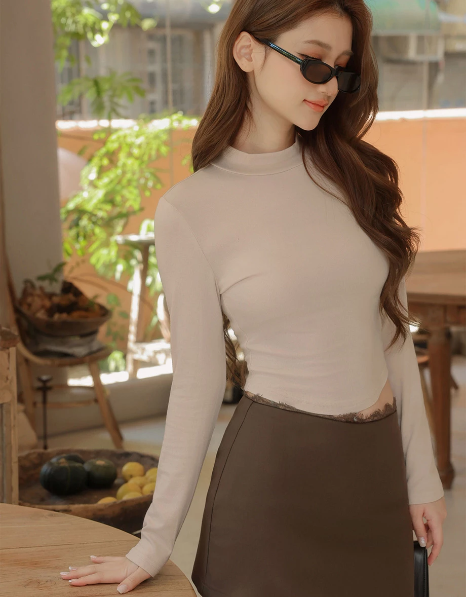 【SABRINA Design】Mock Neck Long Sleeve Crop Top 【SABRINA Design】Mock Neck Long Sleeve Crop Top