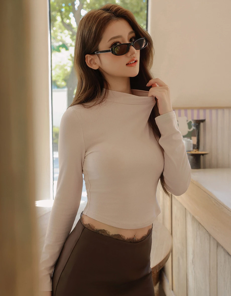 【SABRINA Design】Mock Neck Long Sleeve Crop Top