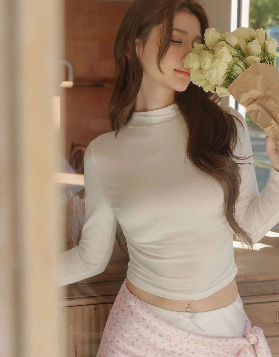 【SABRINA Design】Mock Neck Long Sleeve Crop Top