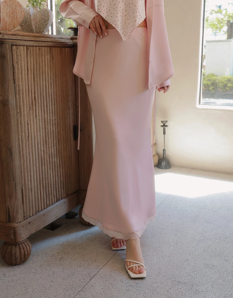 【SABRINA Design】Satin Lace Trim Mermaid Maxi Skirt