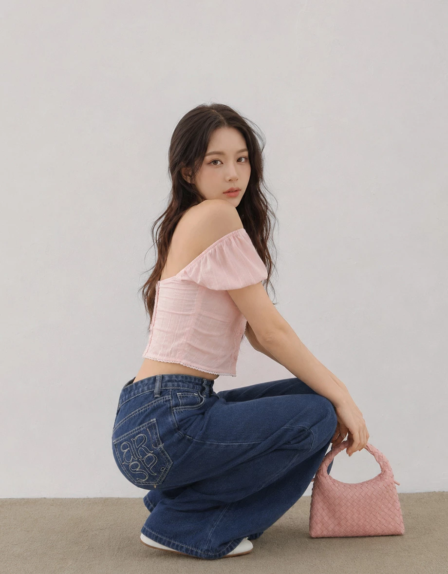 High Waist Wide Leg Jeans Denim Pants with Embroidered Logo Back Pocket High Waist Wide Leg Jeans Denim Pants with Embroidered Logo Back Pocket