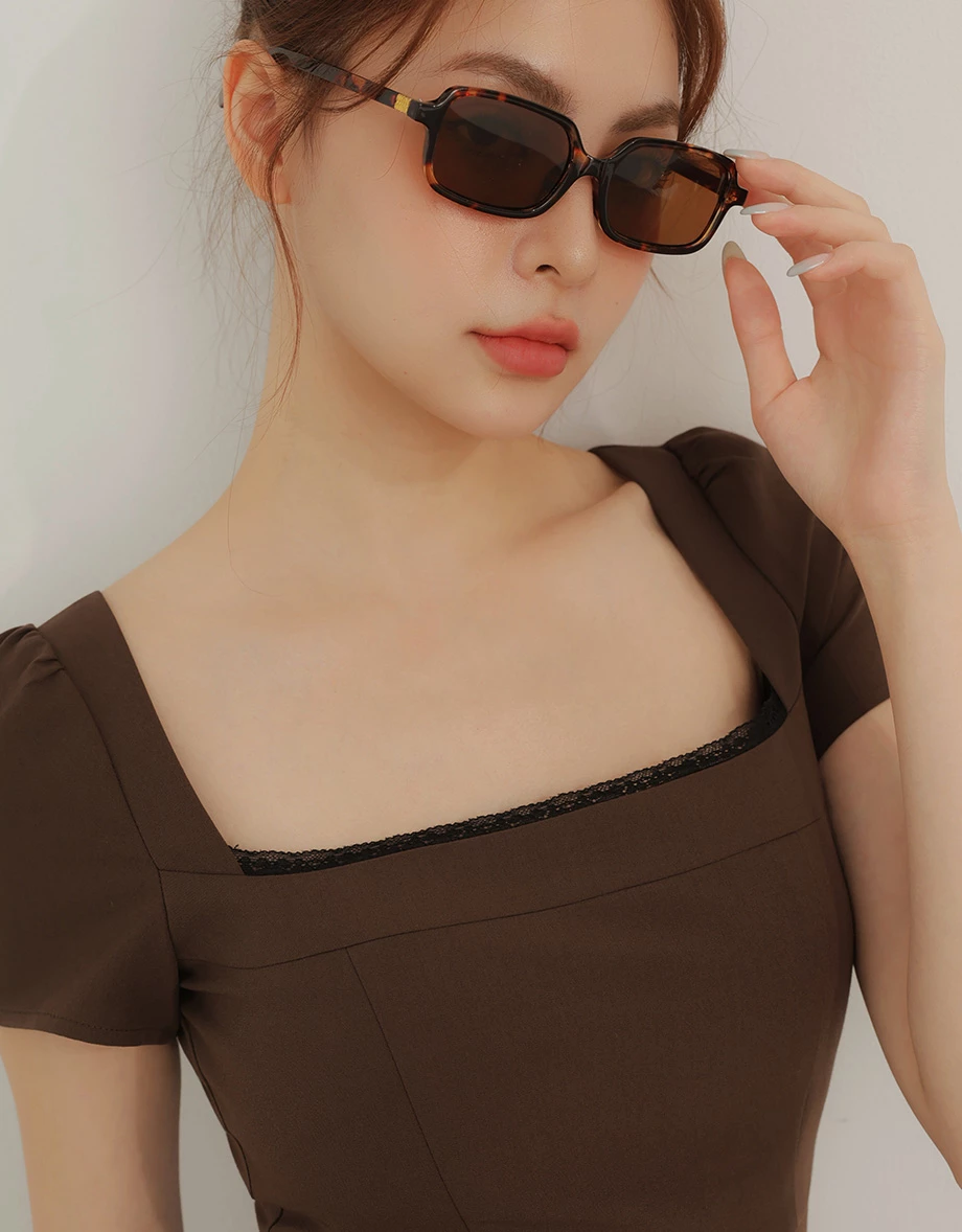方領蕾絲滾邊美背綁帶公主袖短洋裝