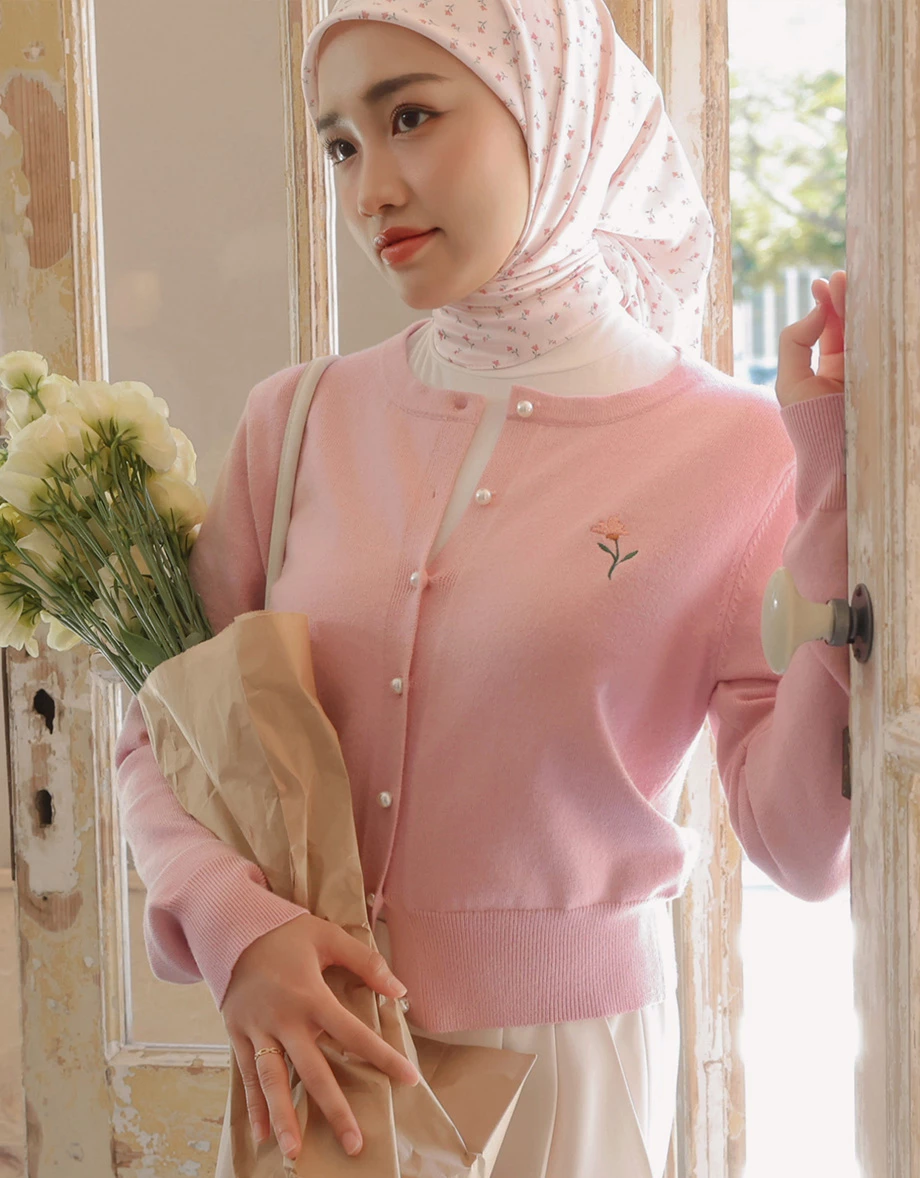 【SABRINA Design】Floral Embroidered Pearl Button Crop Cardigan 【SABRINA Design】Floral Embroidered Pearl Button Crop Cardigan