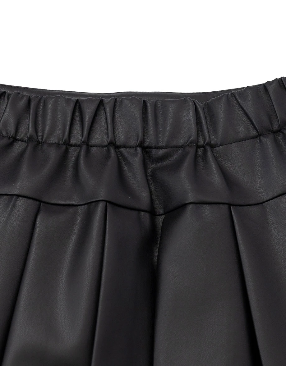 Wide Waistband Pleated Hem Mini Skort (Faux Leather / Faux Suede) Wide Waistband Pleated Hem Mini Skort (Faux Leather / Faux Suede)